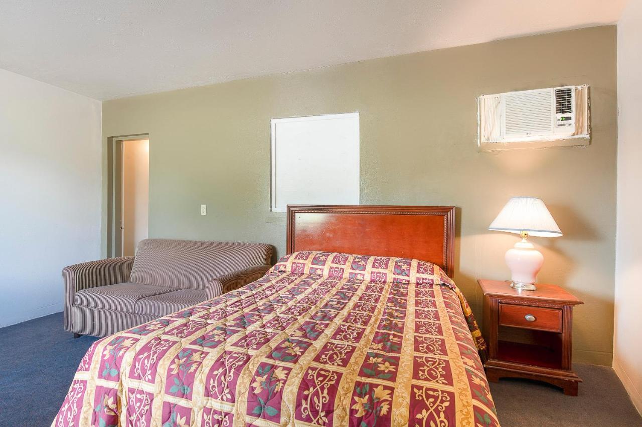 Hotel O Near Fanning Springs State Park Us Hwy 98 โอลด์ทาวน์ ภายนอก รูปภาพ