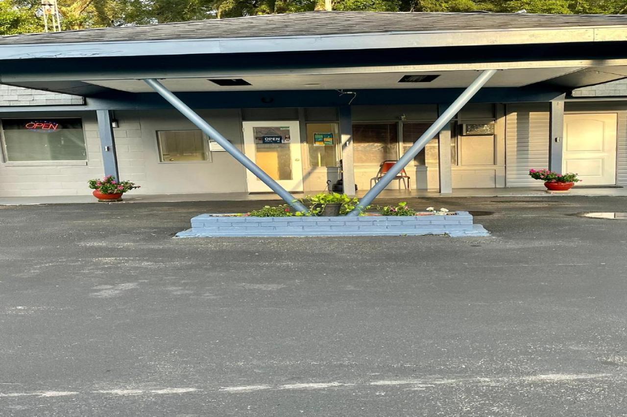 Hotel O Near Fanning Springs State Park Us Hwy 98 โอลด์ทาวน์ ภายนอก รูปภาพ